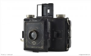 Agfa PD16 Clipper (three quarters, lens extended, viewfinder up)