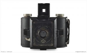 Agfa PD16 Clipper (front view, lens extended, viewfinder up)