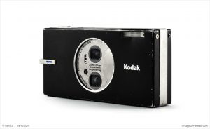 Kodak EasyShare V570 (three quarters, open)