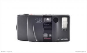 Olympus AF-10 Twin (front view, closed)